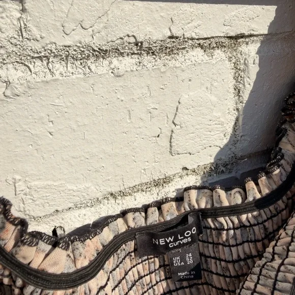 ASOS Leopard Print Smocked Women's Top - Picture 2 of 3